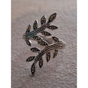 Sterling silver & marcasite ivy vine leaf bypass ring. Size 8.25